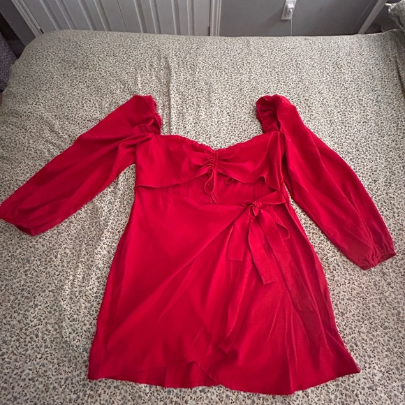 Pretty Little Thing Plus Ruched Cut Out Bodycon Dress - Picture 2 of 3